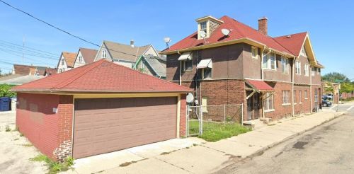 3301 Holton St, Milwaukee, WI 53212-1651