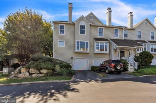 301 Harbour Ridge Ln, Downingtown, PA 19335-4531