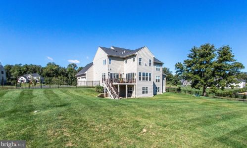 10244 Forest Lake Dr, Great Falls VA  22066-3609 exterior