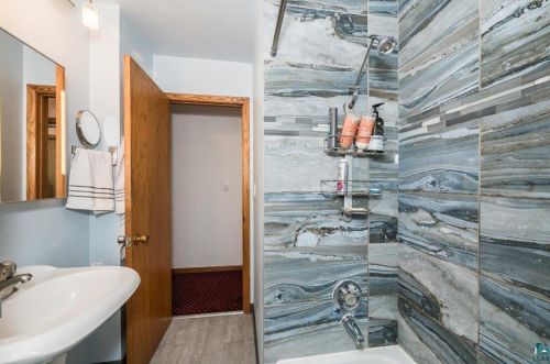 815 Almac Dr, Duluth MN  55810-2744 exterior