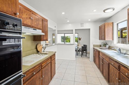 6227 Buisson St, San Diego CA 92122-2246 exterior