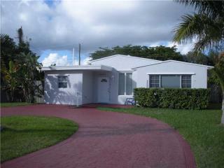 1543 Lee St, Hollywood FL  33020-2237 exterior