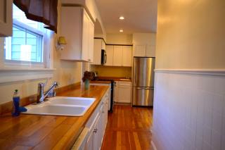 9 Dartmouth St, Middletown RI  02840-2111 exterior