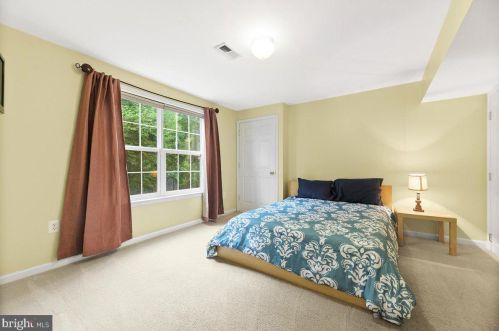 10056 Naughton Ct, Bristow VA  20136-3068 exterior