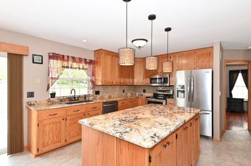 28842 Stone Ridge Ct, Waterford WI  53185-5609 exterior