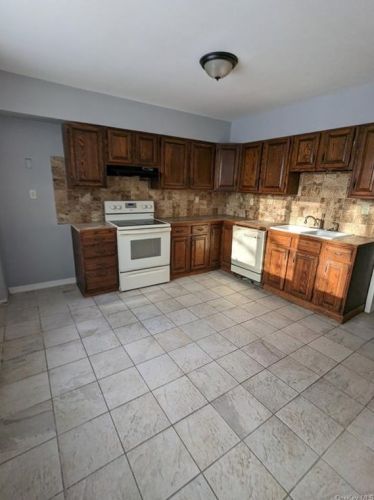 286 Little Ireland Rd, Lew Beach, NY 12758-6329