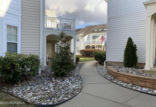 30 Tulip Ln, East Freehold, NJ 07728-4033