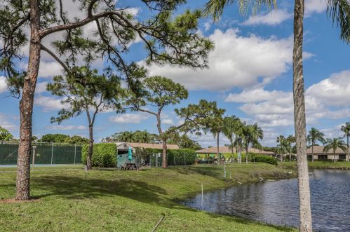 5240 Nesting Way, Delray Beach, FL 33484-1727