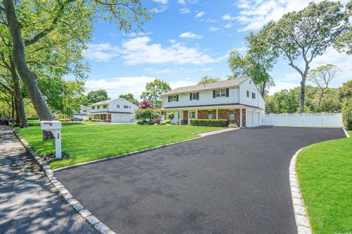 56 Holly Dr, Elwood, NY 11731-5226