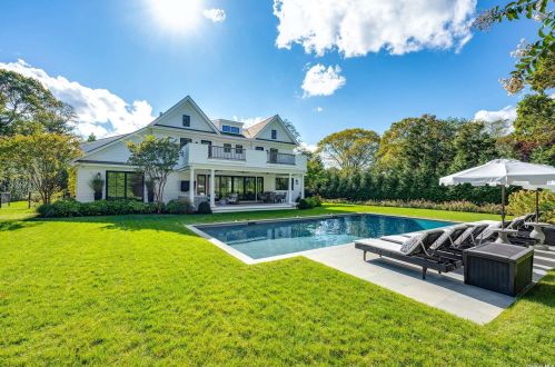 250 Mill Rd, West Hampton Beach NY  11978-2051 exterior