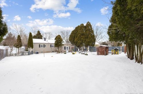 4 Fairway Ln, Norwich CT  06360-7006 exterior