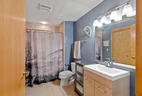 525 Chicago St, Milwaukee WI 53202-5821 exterior