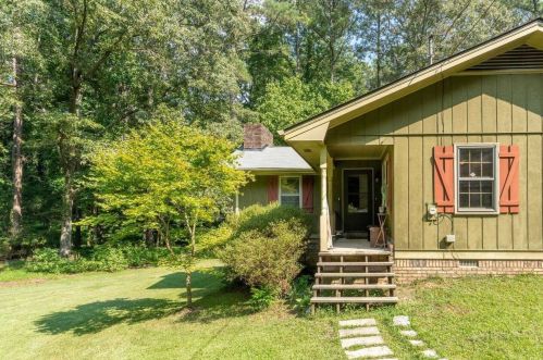 1349 Bermuda Rd, Stone Mountain, GA 30087-5802