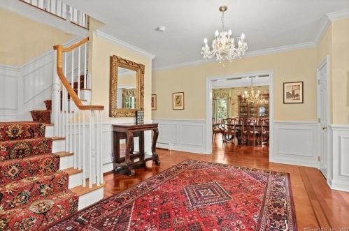 98 Stamford Ave, Stamford, CT 06902-8016