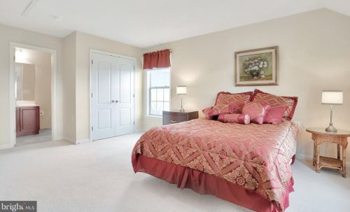 315 Lewis Washington Dr, Charles Town WV  25414-5666 exterior