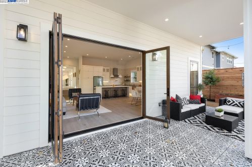 5926 Dover St, Oakland CA  94609-1426 exterior