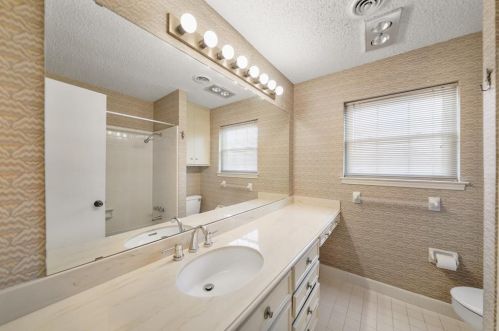 2926 Dominique Dr, Galveston TX 77551-1572 exterior