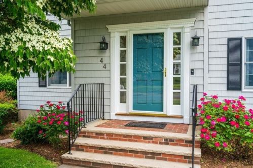 44 Morningside Dr, Arlington, MA 02474-1941