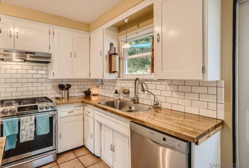 4566 Toni Ln, La Mesa CA  91942-5855 exterior