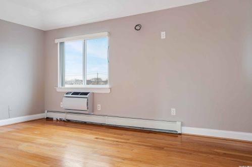102-23 Dunton Ct, Jamaica, NY 11414-3900