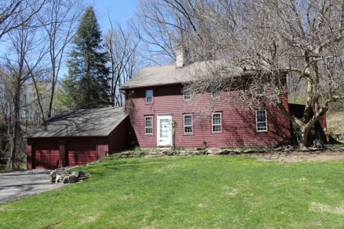 11 Holiday Point Rd, Sherman, CT 06784-1624