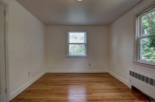 32 Indian Hl Rd, Milford CT  06460-7241 exterior