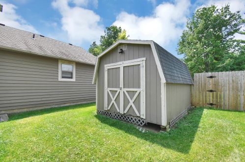 1884 Shoshone Dr, London OH  43140-9020 exterior