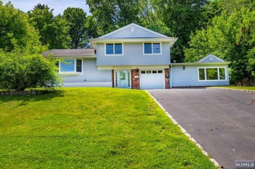 426 Briarwood Ln, Rockleigh, NJ 07647-1313