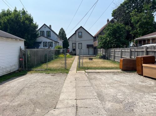 1230 35, Milwaukee WI 53215-1433 exterior