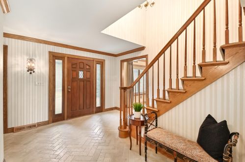10418 Haddonstone Pl, Thiensville, WI 53092-5900