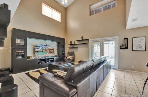 955 203 Ave, Hollywood FL  33029-3440 exterior