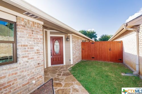 104 Windward Ct, Victoria TX  77901-3746 exterior