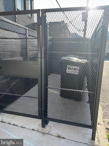 700 Marshall St, Philadelphia PA  19147-2710 exterior