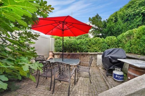 44 Park Ridge Ave, New Rochelle NY  10805-1208 exterior