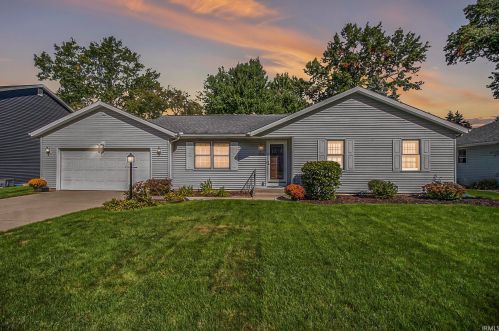 3826 Fern Hill Dr, Mishawaka, IN 46544-6266