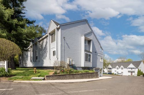 1 Beaver Brook Rd, Danbury, CT 06810-6215