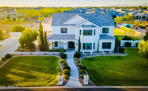 2710 Cattle Dr, Gilbert AZ  85297-8116 exterior