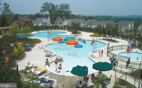 19376 Ml Dm Pl, Leesburg VA 20176-1637 exterior