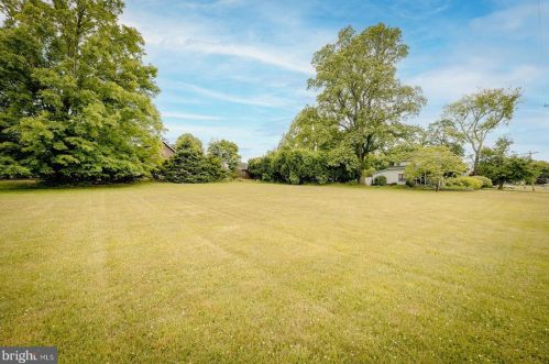 20 Valley Dr, Southampton PA  18966-1347 exterior