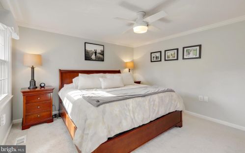 5954 New England Wood Dr, Springfield VA 22015-2910 exterior