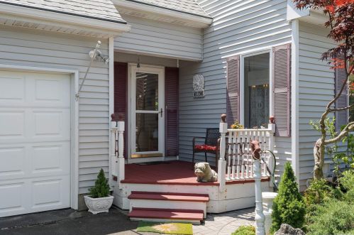 68 Red Bridge Rd, Center Moriches, NY 11934-3345