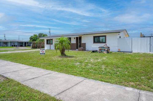 15 Leeland Hts Blvd, Lehigh Acres FL 33936-6431 exterior