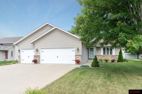 516 Grayhawk Dr, Mankato MN  56001-8715 exterior