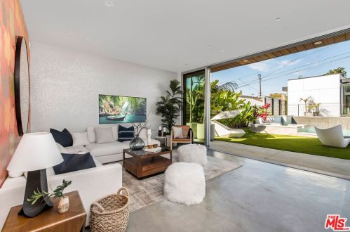 1027 Avenue A, Redondo Beach CA  90277-4819 exterior