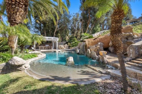 230 Country Hill Rd, Anaheim, CA 92808-1304