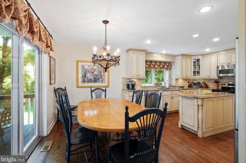 288 Huntsman Ln, Blue Bell PA  19422-2818 exterior