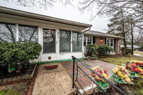 543 Sheffield Ct, Lakewood, NJ 08701-7852