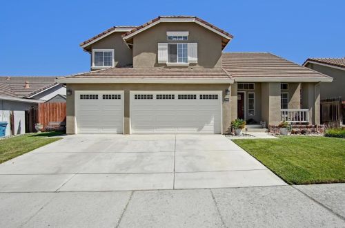 1700 Hemlock Ct, Hollister, CA 95023-7538