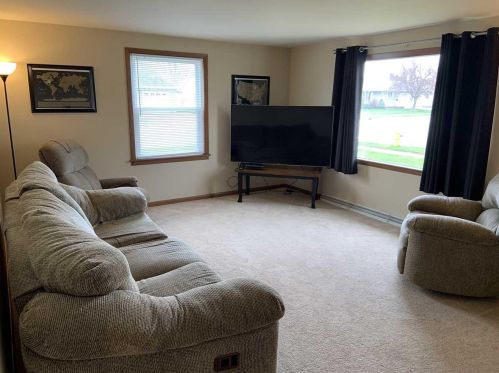 1659 Loretta Ln, Green Bay, WI 54302-2435