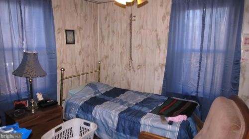 208 Chestnut Ave, Camden NJ  08109-2049 exterior